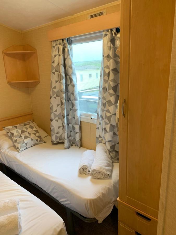 Отель Newquay Bay Porth Caravan Экстерьер фото