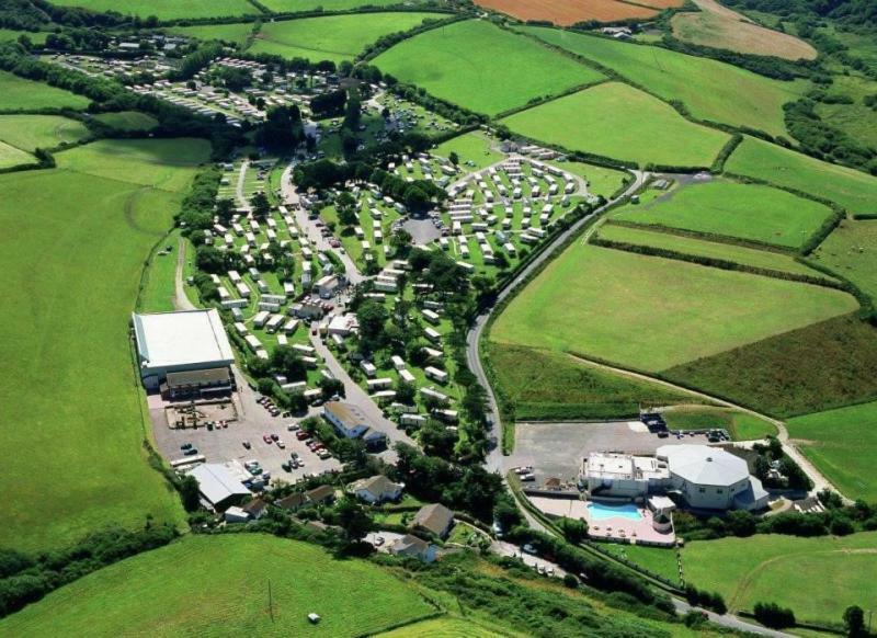 Отель Newquay Bay Porth Caravan Экстерьер фото