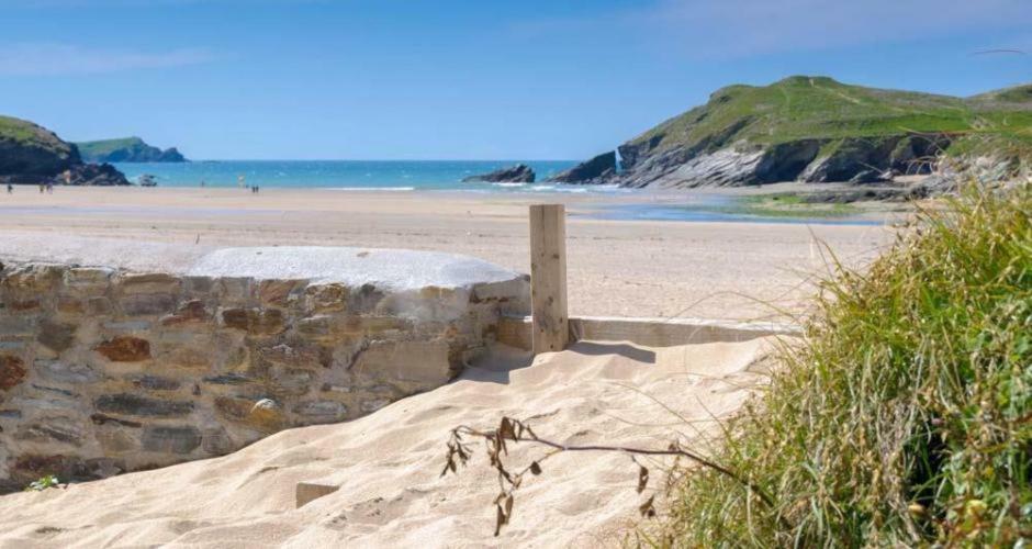 Отель Newquay Bay Porth Caravan Экстерьер фото